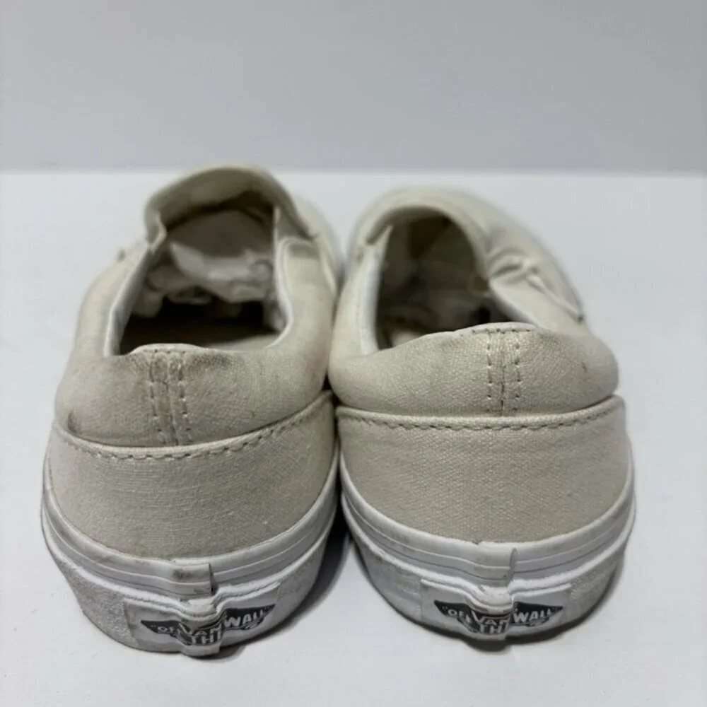 Vans Kids’ Classic Slip-On Sneakers White, Girls’ Size 1